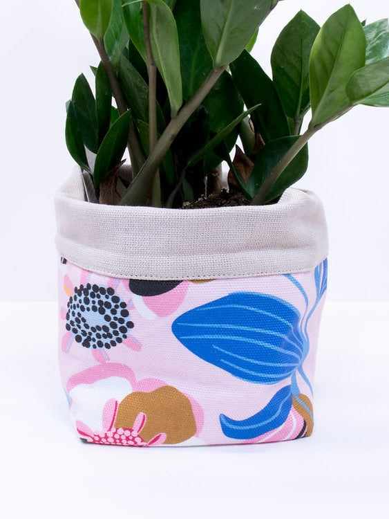 
            
                Load image into Gallery viewer, PLANTER | Marshmallow Flowers 14cm
            
        