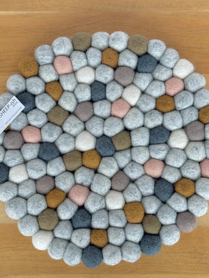 Felt Ball Pot Stand