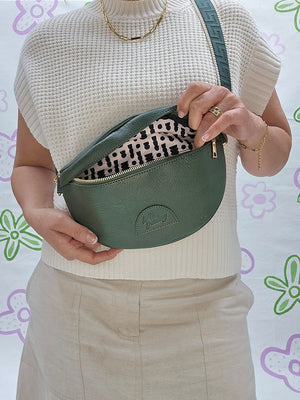 
            
                Load image into Gallery viewer, Scarlett Sling Bag
            
        